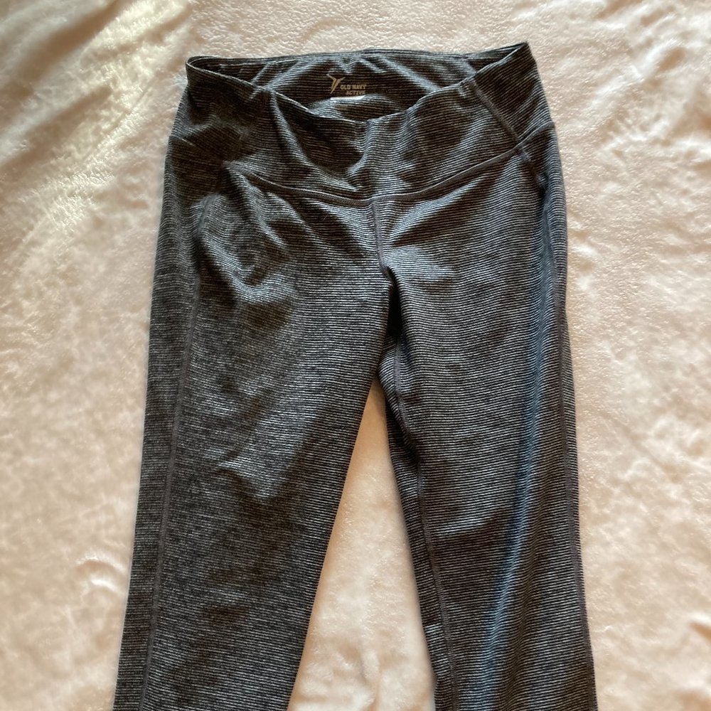 Old Navy Active Cropped Leggings